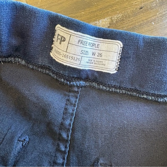 Free People Pull On Jeans Jeggings Skinny Raw Hem Dark Blue 26 Stretch Comfy - Picture 4 of 8
